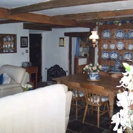 300 Year Old Tradition Irish Cottage