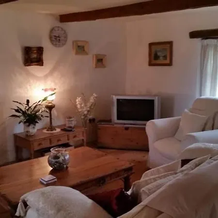 300 Year Old Tradition Irish Cottage *