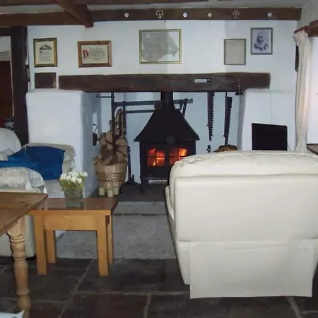 300 Year Old Tradition Irish Cottage