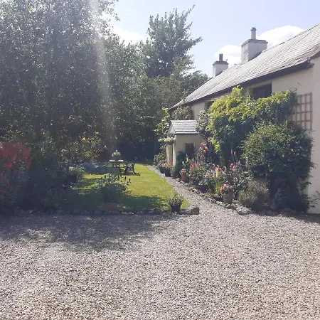 300 Year Old Tradition Irish Cottage * Courtmatrix