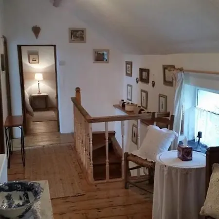 300 Year Old Tradition Irish Cottage