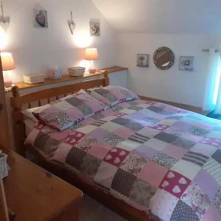 300 Year Old Tradition Irish Cottage Courtmatrix