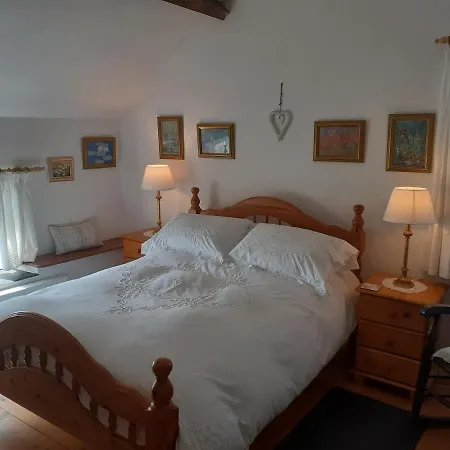 300 Year Old Tradition Irish Cottage *