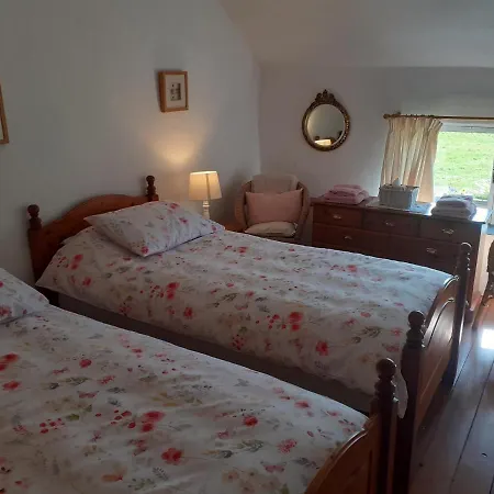 300 Year Old Tradition Irish Cottage