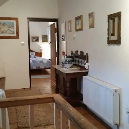 300 Year Old Tradition Irish Cottage *